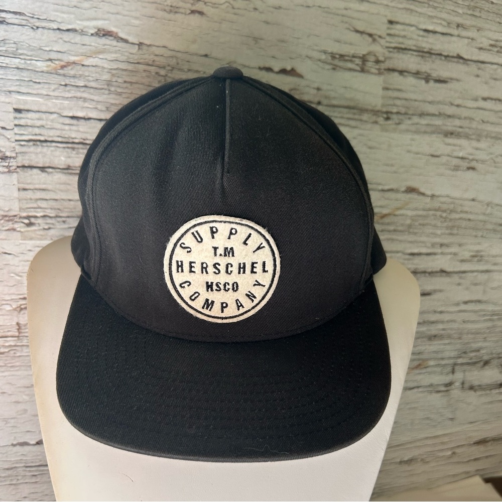 HERSCHEL SUPPLY CO. Black Snapback Hat